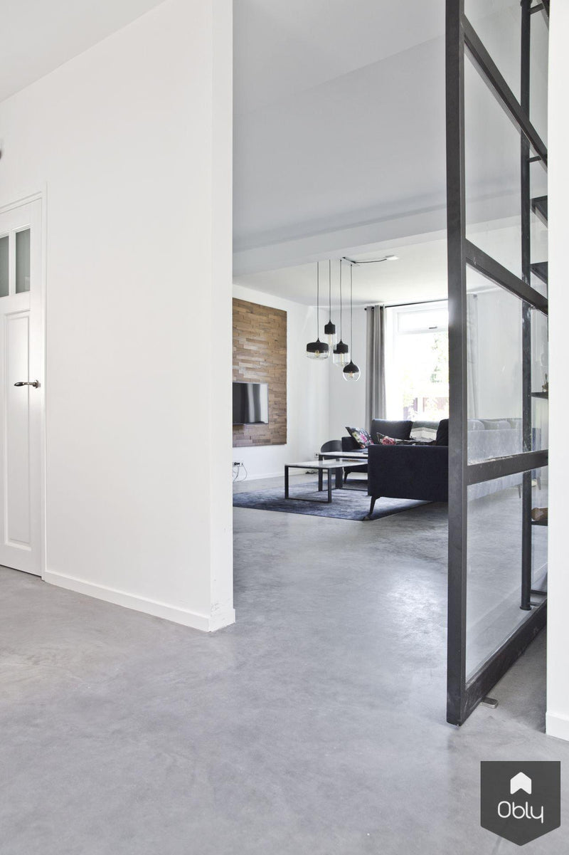 Gevlinderde woonbeton vloer in boerderijwoning-Willem Designvloeren B.V.-alle,Woonkamer-OBLY