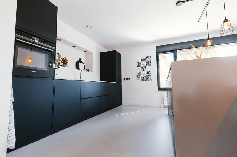 Gietvloer betonlook grijs in nieuwbouwwoning-OBLY-woonkamer-Gietvloer betonlook grijs in nieuwbouwwoning -OBLY