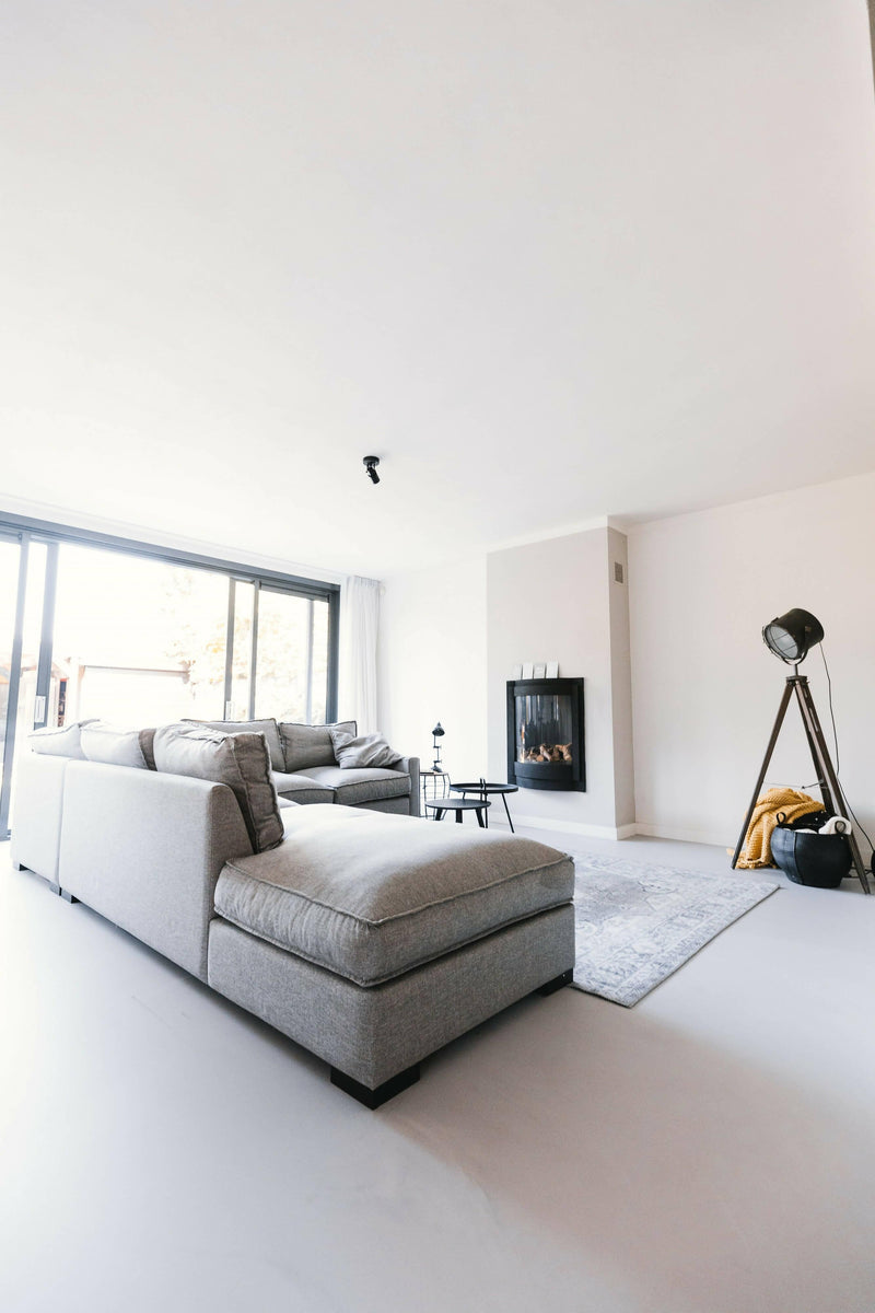 Gietvloer betonlook grijs in nieuwbouwwoning-OBLY-woonkamer-Gietvloer betonlook grijs in nieuwbouwwoning -OBLY