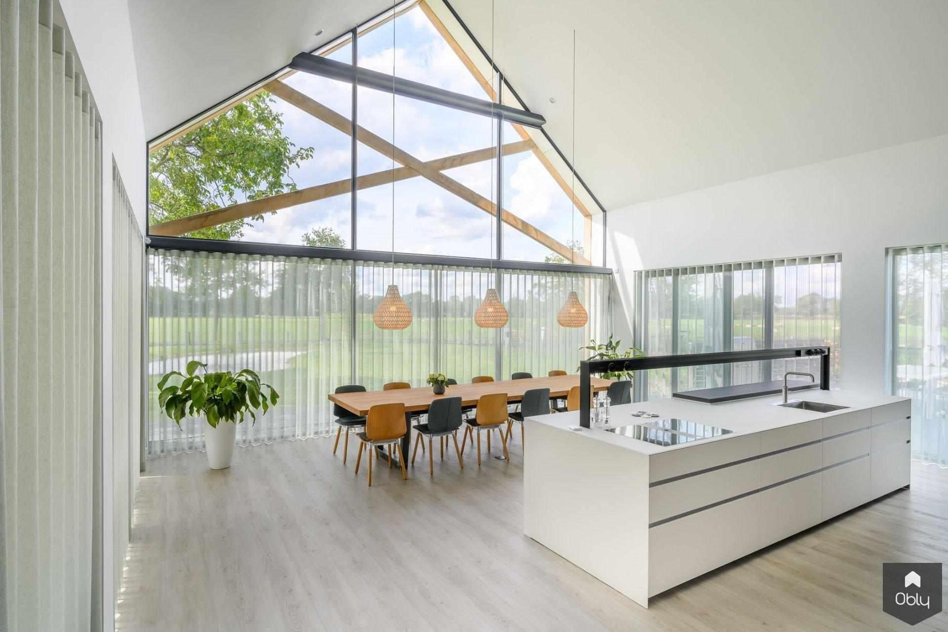 Glazen Valcucine keukeneiland in moderne villa-Bert van Vlijmen-alle,exclusieve keukenarchitectuur,glazen Valcucine keukeneiland,Keuken,luxe design keuken,minimalistische leefkeuken,moderne open woonkeuken,moderne villa keuken,stijlvolle maatwerk keuken,wit glazen kookeiland-OBLY