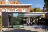 Glazen aanbouw jaren 30 woning-KELLER minimal windows® by Kumasol-aanbouw,aanbouw met glas,alle,aluminium schuifpui,glazen aanbouw,jaren 30 woning,lichtinval woning,minimalistische architectuur,moderne aanbouw,renovatie jaren 30 woning,uitbouw woning,verbinding binnen buiten-Glazen aanbouw jaren 30 woning -OBLY