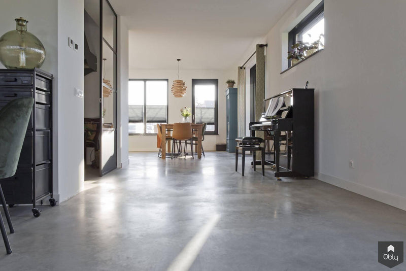 Grijze woonbetonvloer in nieuwbouwwoning-Willem Designvloeren B.V.-alle,Keuken,Woonkamer-Grijze woonbetonvloer in nieuwbouwwoning | OBLY.com-OBLY