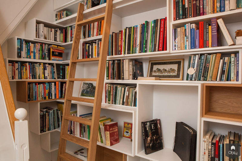 Hoge eiken fineer boekenkast-Berka Interieurbouw en Meubelmakerij-alle,Entree hal trap-OBLY