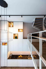 Hoge keuken verbonden met woonkamer-Huisvanbinnen-design meubels interieur,hoge keuken woonkamer,Keuken,lichte keuken inspiratie,maatwerk stalen trap,minimalistisch interieurdesign,moderne woonkeuken,open leefruimte,verbonden woonkamer keuken,witte houtlook keuken-Hoge keuken verbonden met woonkamer-OBLY