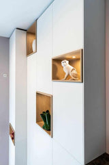 Hoge keuken verbonden met woonkamer-Huisvanbinnen-design meubels interieur,hoge keuken woonkamer,Keuken,lichte keuken inspiratie,maatwerk stalen trap,minimalistisch interieurdesign,moderne woonkeuken,open leefruimte,verbonden woonkamer keuken,witte houtlook keuken-Hoge keuken verbonden met woonkamer-OBLY
