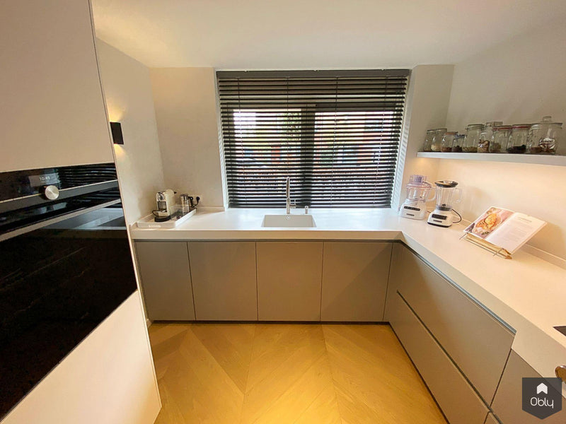Hoogglans grijze keuken met Corian werkblad-Keukenarchitectuur Midden Brabant-alle,Keuken-OBLY