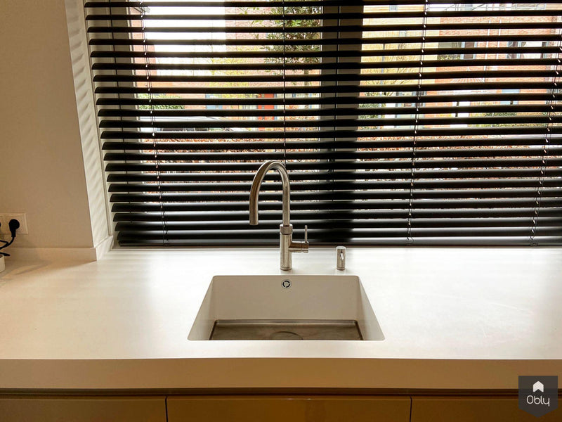 Hoogglans grijze keuken met Corian werkblad-Keukenarchitectuur Midden Brabant-alle,Keuken-OBLY