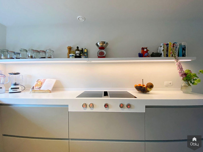 Hoogglans grijze keuken met Corian werkblad-Keukenarchitectuur Midden Brabant-alle, Keuken-OBLY