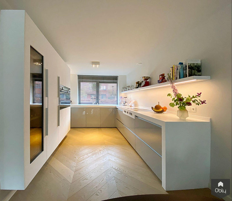 Hoogglans grijze keuken met Corian werkblad-Keukenarchitectuur Midden Brabant-alle,Keuken-OBLY
