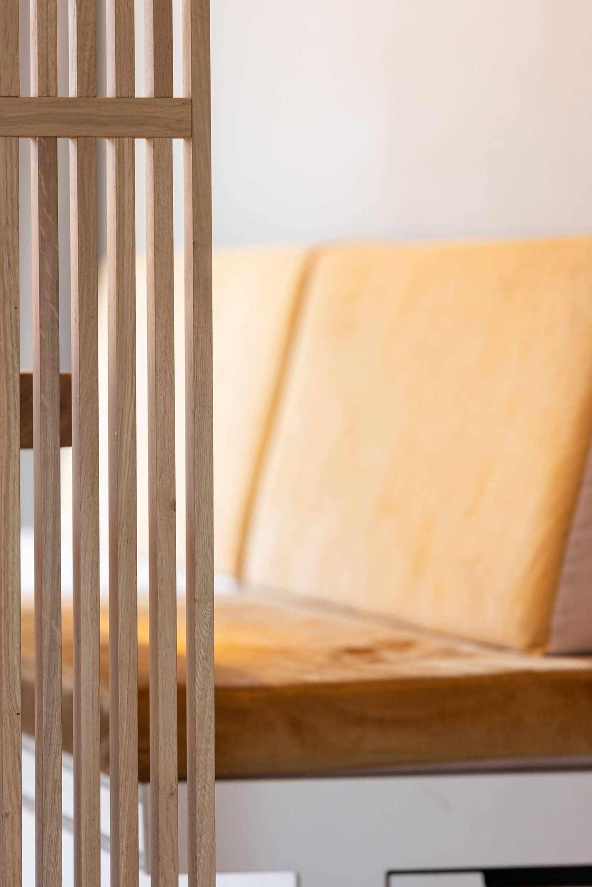 Houten roomdivider in karakteristieke woning-Houten roomdivider-alle,Keuken,Woonkamer-Houten roomdivider in karakteristieke woning -OBLY