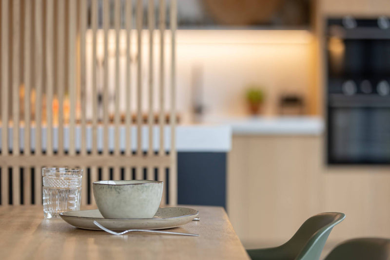 Houten roomdivider tussen kookeiland en eettafel-Houten roomdivider-alle,Keuken-OBLY