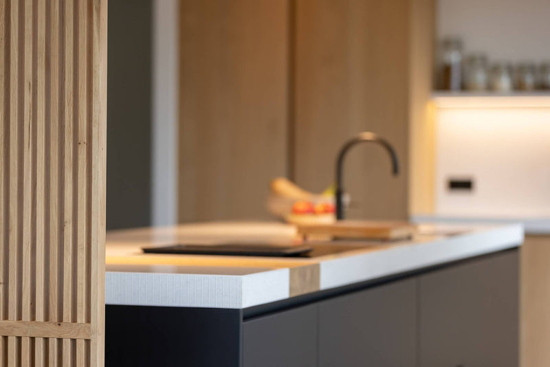 Houten roomdivider tussen kookeiland en eettafel-Houten roomdivider-alle,Keuken-OBLY