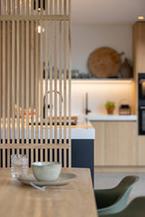 Houten roomdivider tussen kookeiland en eettafel-Houten roomdivider-alle,Keuken-OBLY