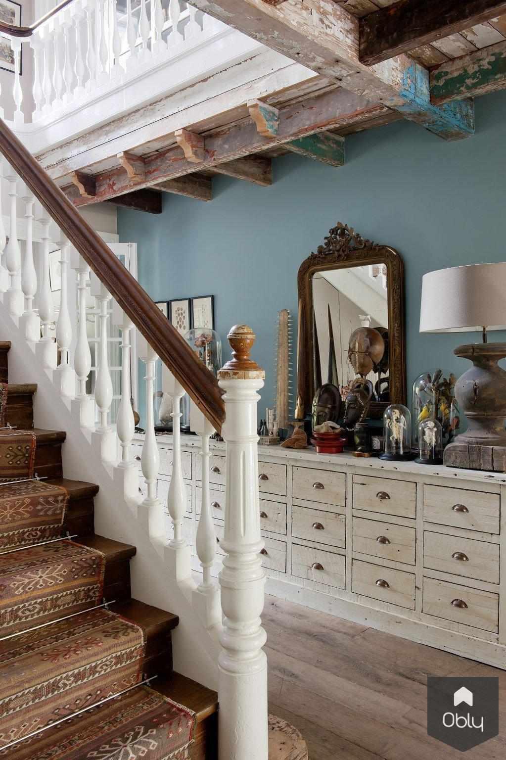 Huis in de Duinen Hal Entree-Lou Huijs Interieurontwerpers-alle,Authentiek interieur,Entree hal trap,Entree inspiratie,Hal entree interieur,Hal met houten balken,Hal met trap,Landelijke hal,New England interieur,Scandinavische hal,Stijlvolle entree,Warm welkom interieur-OBLY