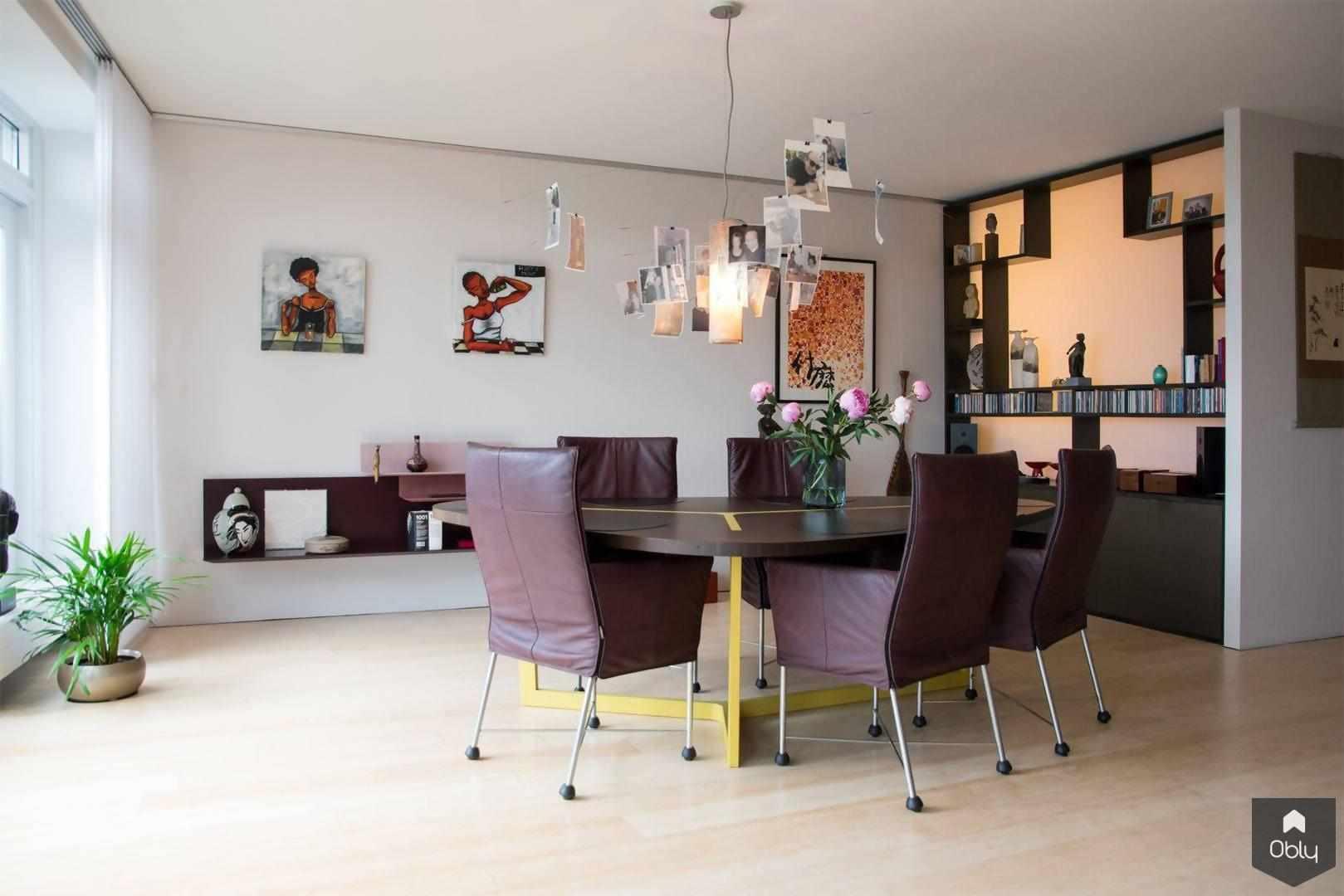 Interieur bijzonder kleurrijk appartement-Van Waay & Soetekouw-alle,aubergine interieurdetails,design woonkamer met kleur,exclusieve design meubels,kleurrijk appartement interieur,luxe appartement inrichting,moderne eetkamer inspiratie,stijlvolle woonruimte inspiratie,warme kleurrijke leefruimte,Woonkamer- Interieur bijzonder kleurrijk appartement | OBLY.com-OBLY