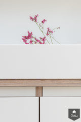 Interieur jaren 30 woning met houten meubelen-Content Traprenovatie-alle,Woonkamer-OBLY
