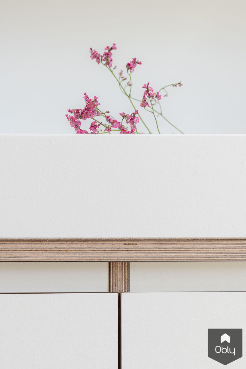 Interieur jaren 30 woning met houten meubelen-Content Traprenovatie-alle,Woonkamer-OBLY