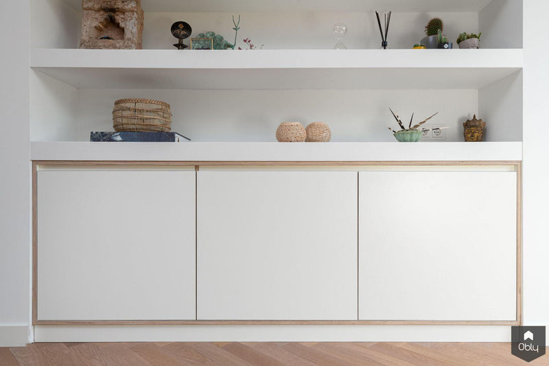 Interieur jaren 30 woning met houten meubelen-Content Traprenovatie-alle,Woonkamer-OBLY