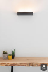Interieur jaren 30 woning met houten meubelen-Content Traprenovatie-alle,Woonkamer-OBLY