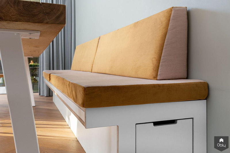 Interieur jaren 30 woning met houten meubelen-Content Traprenovatie-alle,Woonkamer-OBLY