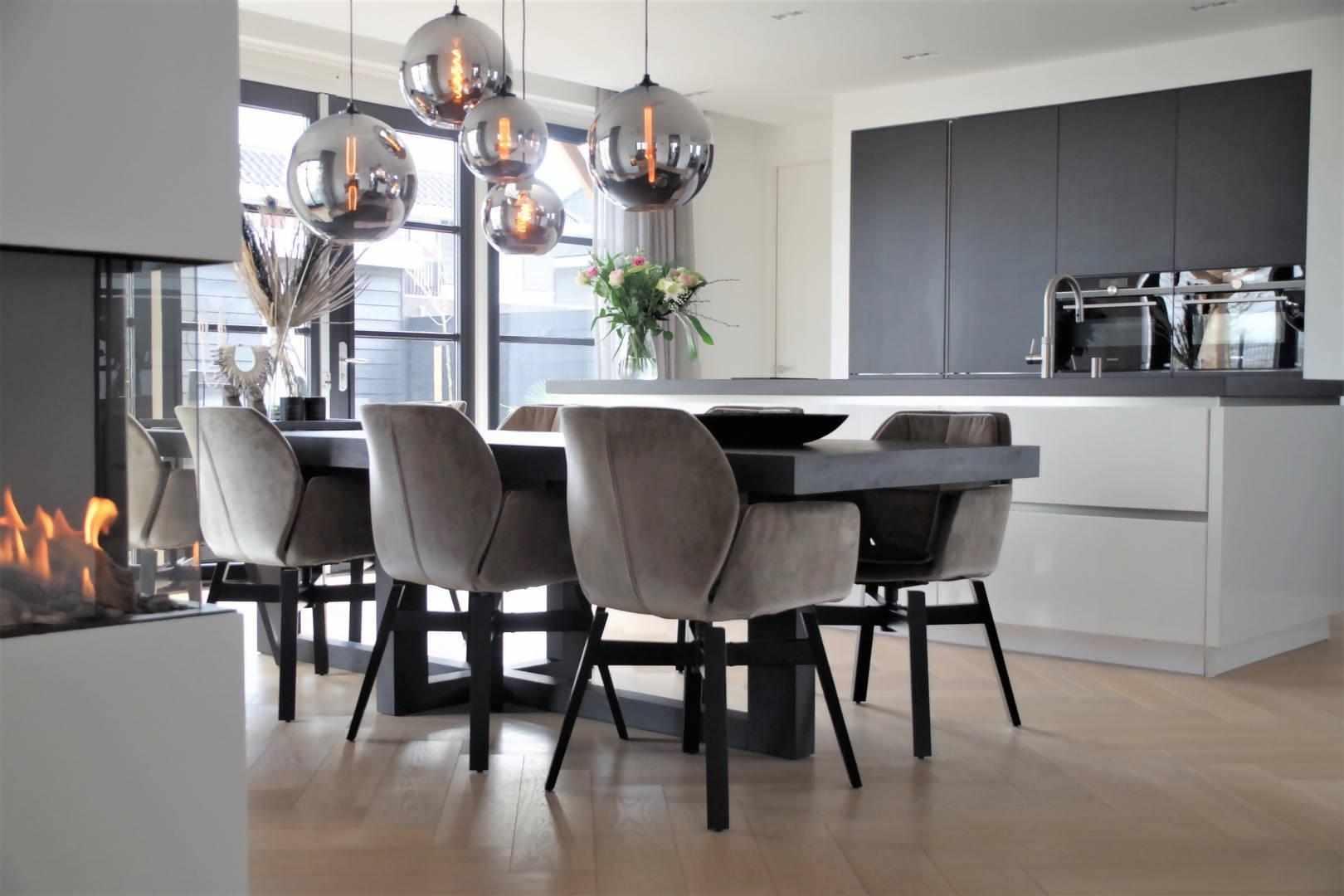 Interieur vrijstaande nieuwbouw woning-INGE VAN POPPEL INTERIEURARCHITECTUUR-#Leefkeuken,#Nieuwbouwwoning,#Visgraatvloer,#WarmInterieur,#WoonkamerInspiratie,Woonkamer-Interieur vrijstaande nieuwbouw woning -OBLY