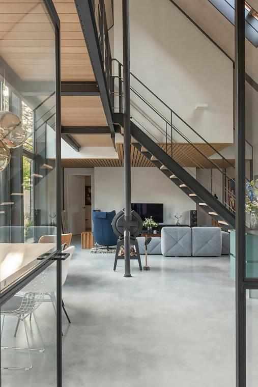 Interieurontwerp-schuurwoning-INGE VAN POPPEL INTERIEURARCHITECTUUR-#KeukenInspiratie,#Leefkeuken,#LuxeKeuken,#ModernInterieur,#MonumentaalWonen,#Visgraatvloer,#WarmInterieur,woonkamer-Interieurontwerp schuurwoning -OBLY