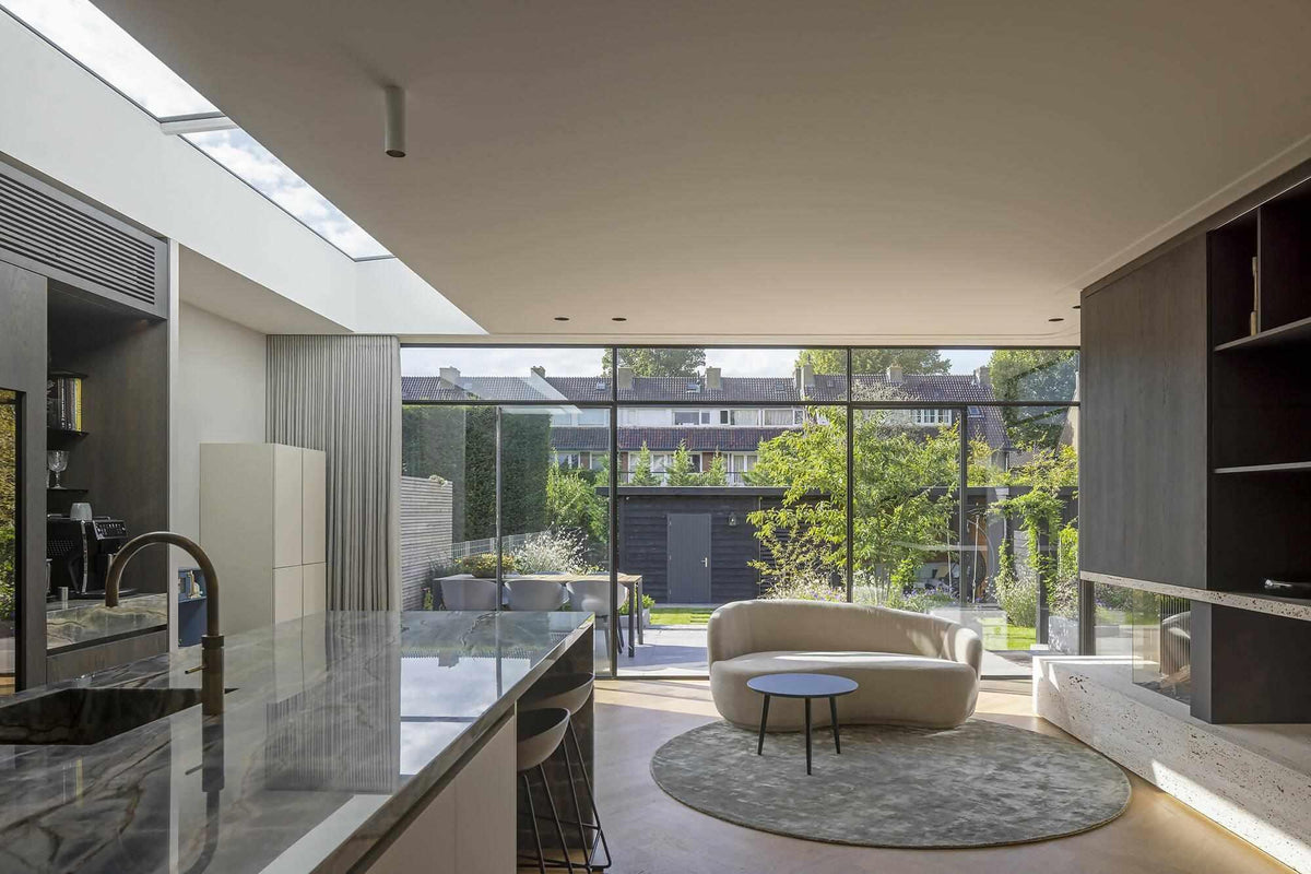 Jaren 30-woning in Utrecht met uitbouw en woonkeuken-Nest-Aanbouw,GlazenPui,jaren 30 woning,Jaren30Renovatie,LichtWonen,ModerneUitbreiding,OpenKeuken,StrakkeArchitectuur-Jaren ’30 woning Utrecht met moderne glazen aanbouw-OBLY