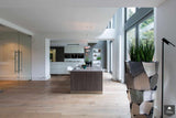 Jaren ’70 woning verbouwd met bijzondere vide in de woonkamer-B-TOO-alle,jaren 70 huis verbouwing,jaren 70 woning renovatie,modern interieur jaren 70 woning,open vide woonkamer,vide in woonkamer,Woonkamer-Jaren ’70 woning met vide in woonkamer | B-TOO-OBLY