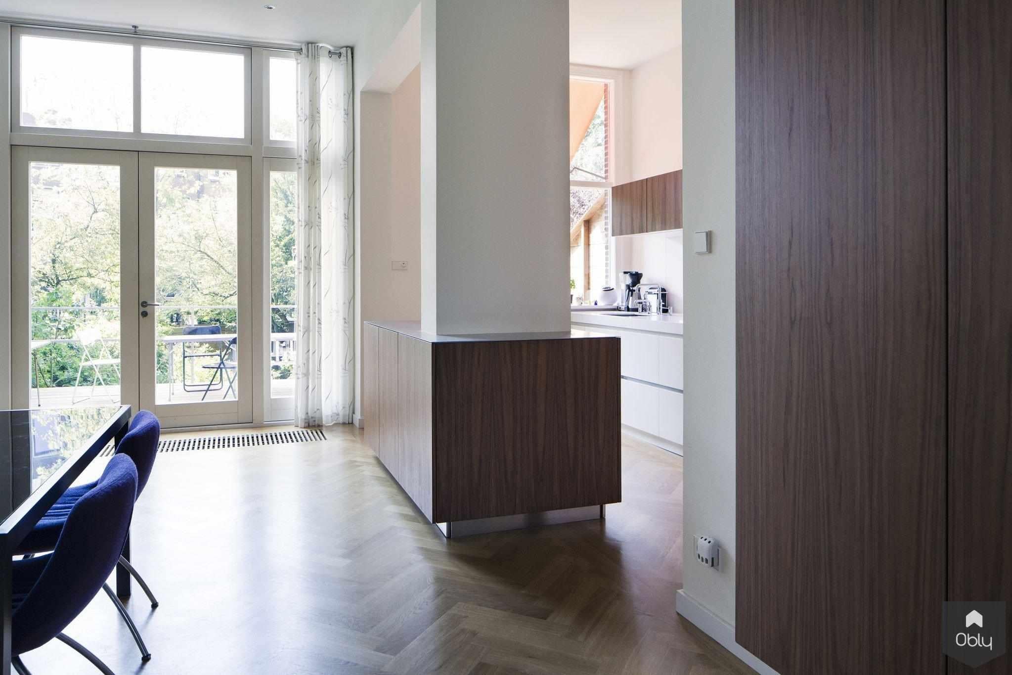 Keuken betrekken bij woonkamer-Voorwinde Architecten-alle,daglicht,design,doorbraken,hout,jaren 1900 woning,Keuken,leefruimte,moderne afwerking,open keuken,renovatie,rvs,woonkeuken-OBLY