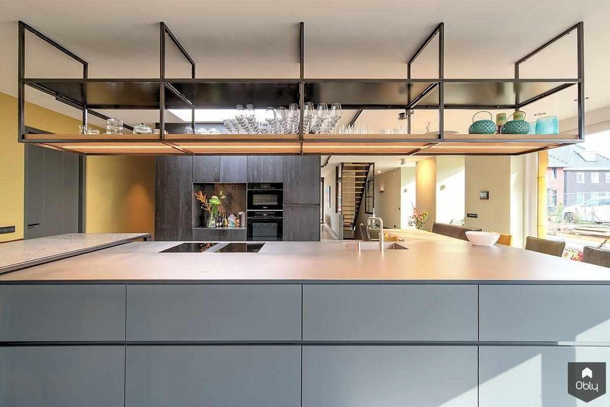 Keuken met geïntegreerde tafel en blauwstaal-Dosis Keuken & Interieur-alle,Keuken-OBLY