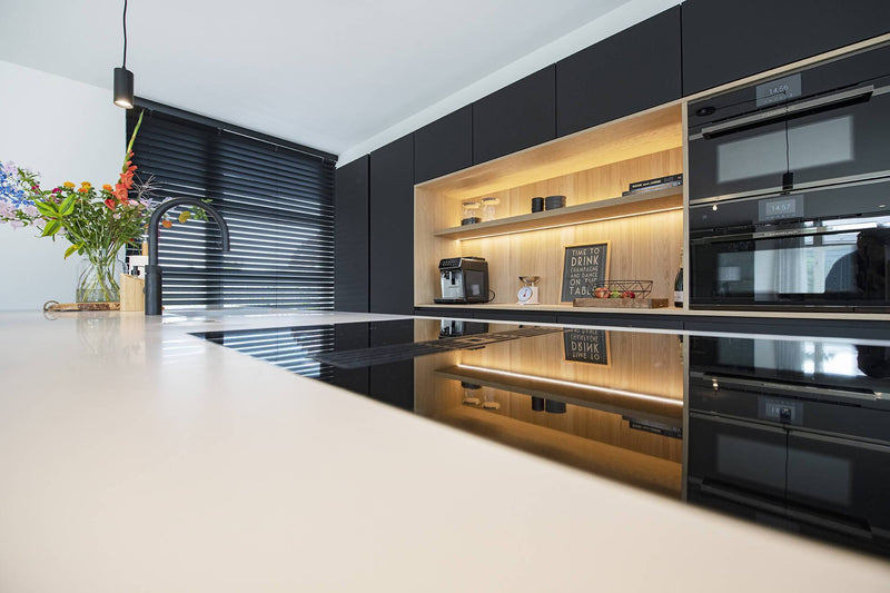 Keuken met mat zwarte hoge kastenwand-Ergoform-alle,Keuken,Woonkamer- Keuken met mat zwarte hoge kastenwand -OBLY