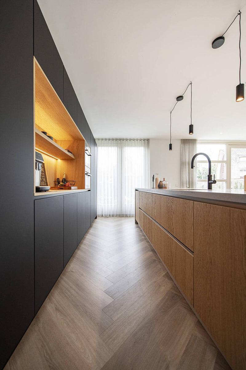 Keuken met mat zwarte hoge kastenwand-Ergoform-alle,Keuken,Woonkamer- Keuken met mat zwarte hoge kastenwand -OBLY