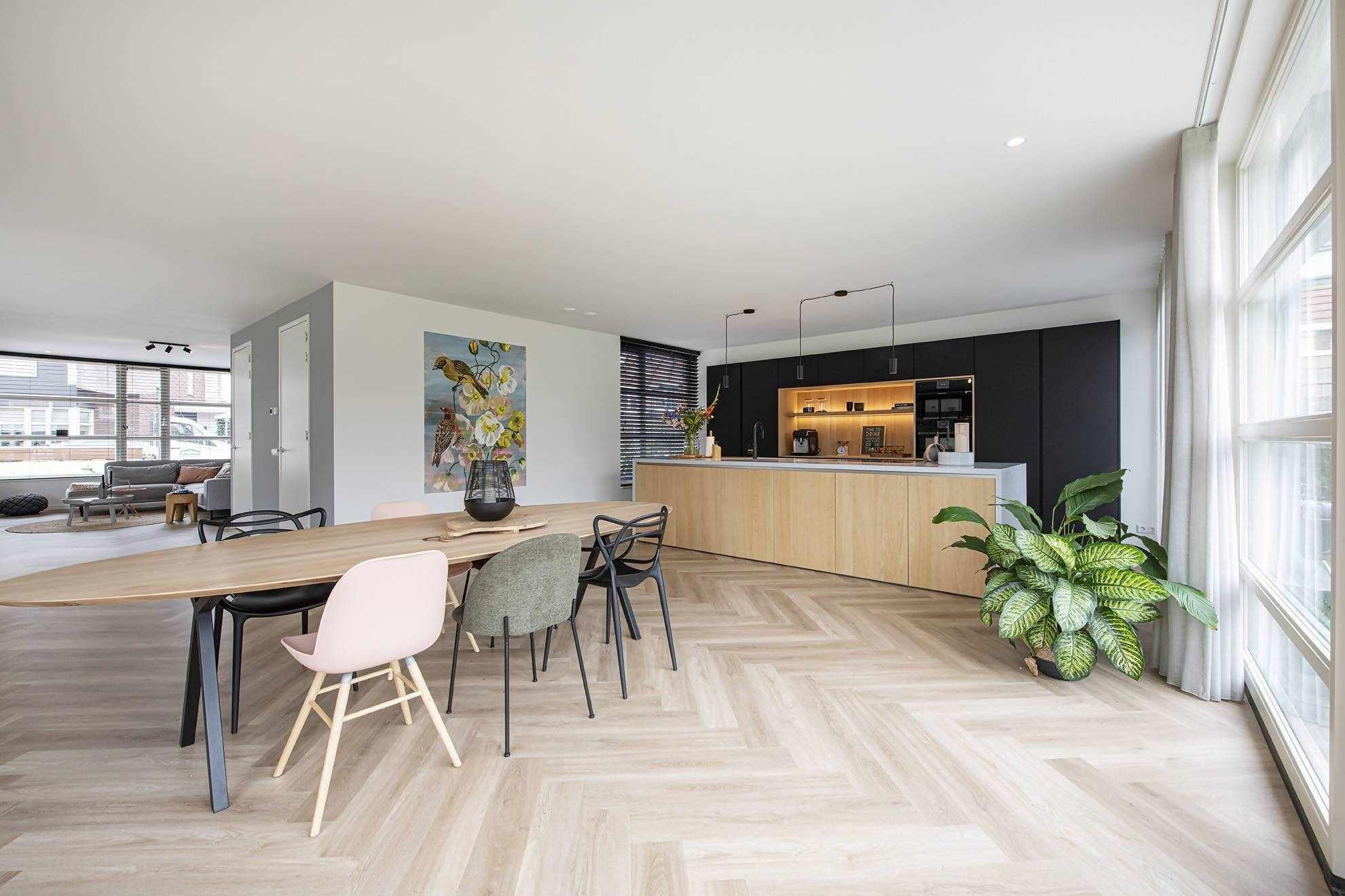 Keuken met mat zwarte hoge kastenwand-Ergoform-alle,Keuken,Woonkamer- Keuken met mat zwarte hoge kastenwand -OBLY