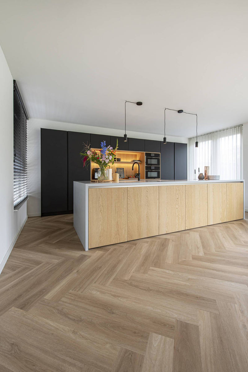 Keuken met mat zwarte hoge kastenwand-Ergoform-alle,Keuken,Woonkamer- Keuken met mat zwarte hoge kastenwand -OBLY