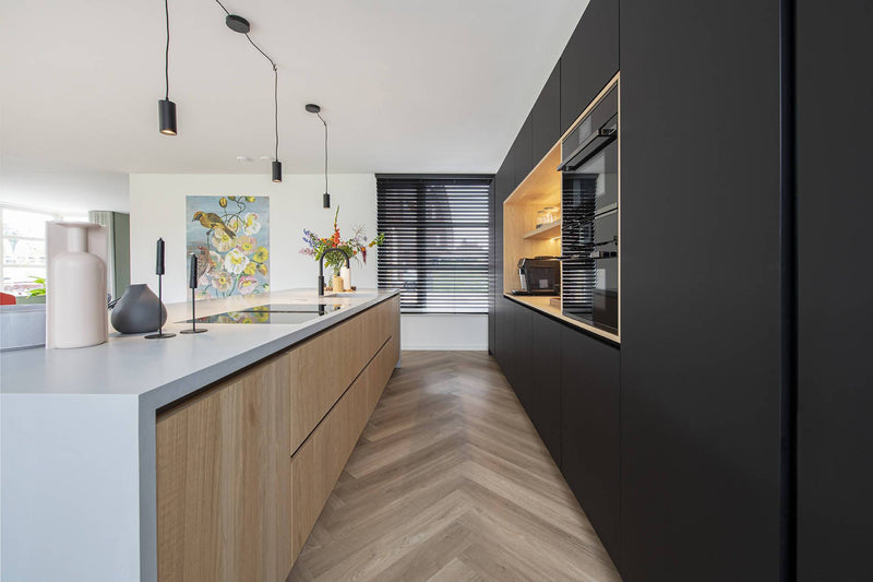 Keuken met mat zwarte hoge kastenwand-Ergoform-alle,Keuken,Woonkamer- Keuken met mat zwarte hoge kastenwand -OBLY