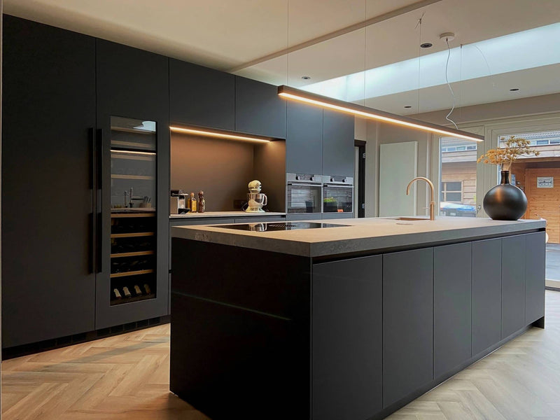 Keukenontwerp met zwarte afwerking-Keukenarchitectuur Midden Brabant-keuken-Keukenontwerp zwarte afwerking -OBLY