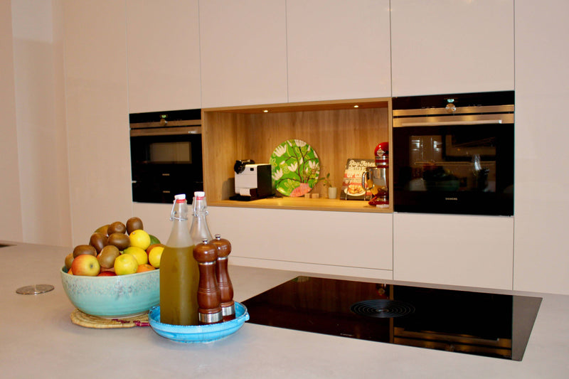 Klassieke hoogglans keuken met kookeiland-NewLook Keukens-Keuken-OBLY