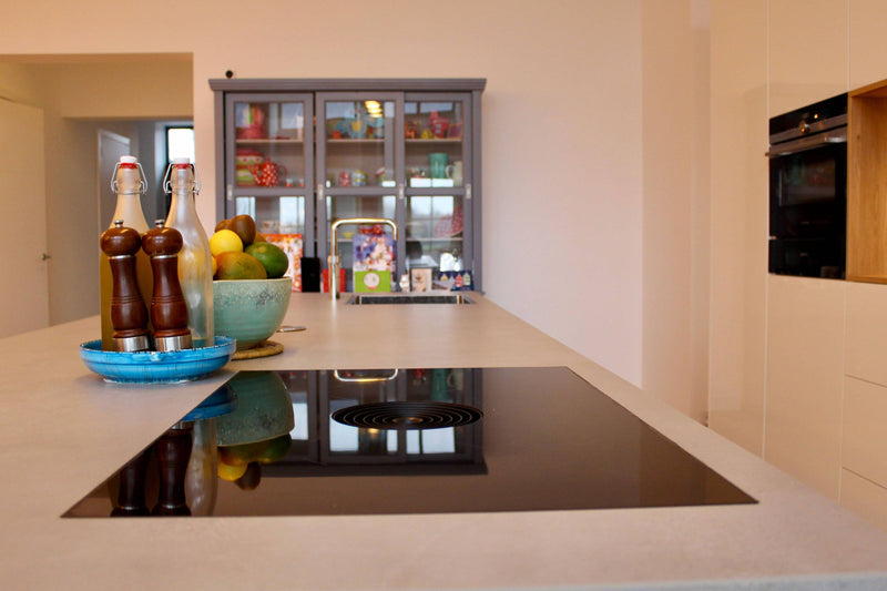 Klassieke hoogglans keuken met kookeiland-NewLook Keukens-Keuken-OBLY