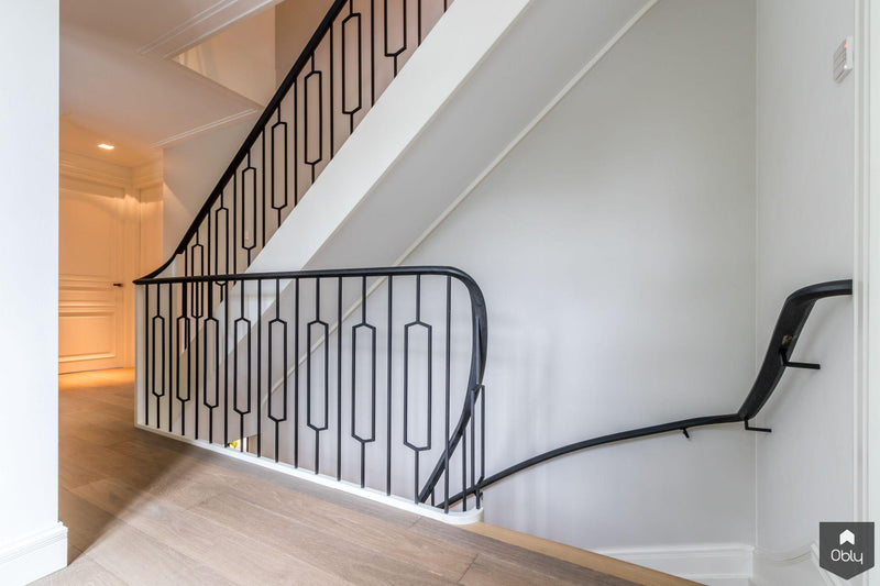 Klassieke houten trap met stalen hekwerk-Van Bruchem Staircases-alle,Entree hal trap-OBLY