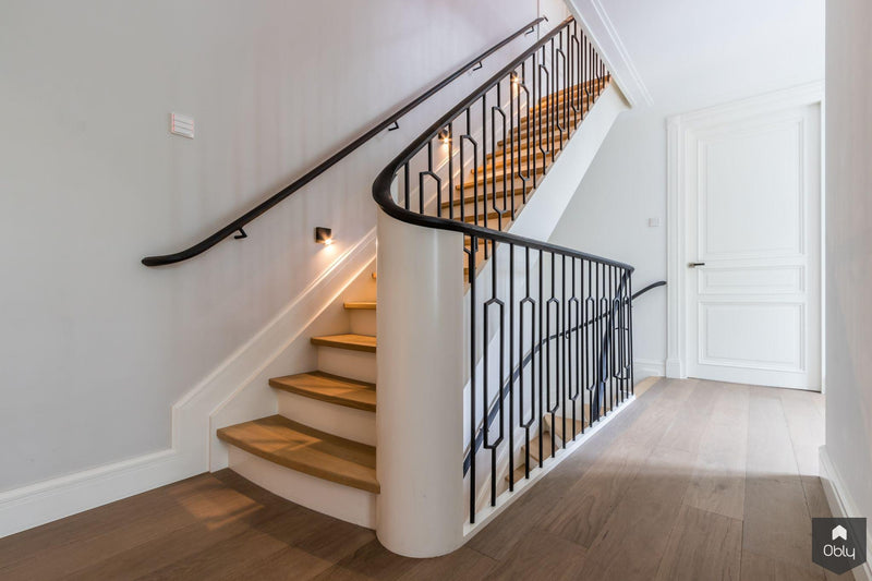 Klassieke houten trap met stalen hekwerk-Van Bruchem Staircases-alle,Entree hal trap-OBLY