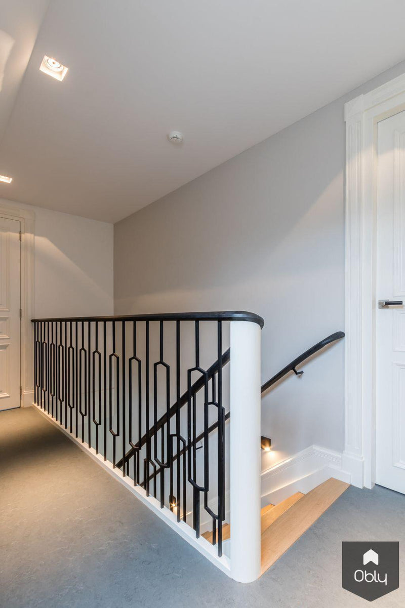 Klassieke houten trap met stalen hekwerk-Van Bruchem Staircases-alle,Entree hal trap-OBLY