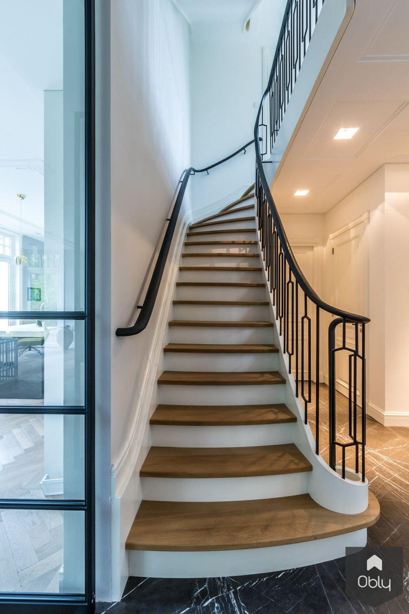 Klassieke houten trap met stalen hekwerk-Van Bruchem Staircases-alle,Entree hal trap-OBLY