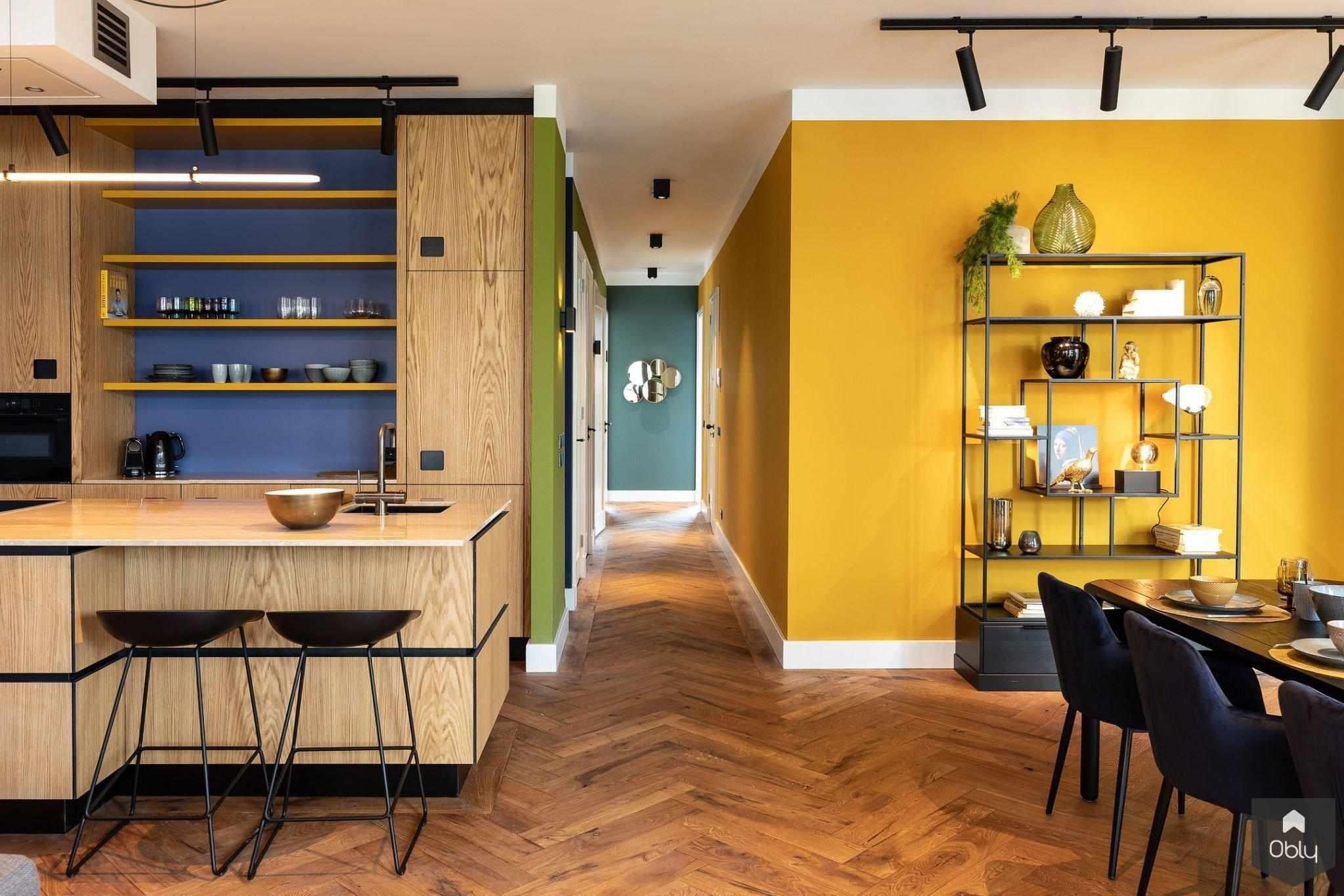 Kleurrijk appartement met allure-Cris van Amsterdam-alle,design appartement interieur,kleurrijk interieur appartement,luxe stadsappartement interieur,modern kleurrijk interieur,uniek interieurontwerp appartement,Woonkamer-OBLY