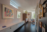 Kleurrijke gezinswoning-Huisvanbinnen-design verlichting interieur,eclectisch interieurdesign,gezellige leefruimte,kleurrijke eetkamer,kleurrijke gezinswoning,moderne gezinswoning,statement woonkamer,stijlvolle woondecoratie,warme woonkamer kleuren,woonkamer-Kleurrijke gezinswoning-OBLY