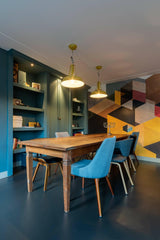 Kleurrijke gezinswoning-Huisvanbinnen-design verlichting interieur,eclectisch interieurdesign,gezellige leefruimte,kleurrijke eetkamer,kleurrijke gezinswoning,moderne gezinswoning,statement woonkamer,stijlvolle woondecoratie,warme woonkamer kleuren,woonkamer-Kleurrijke gezinswoning-OBLY