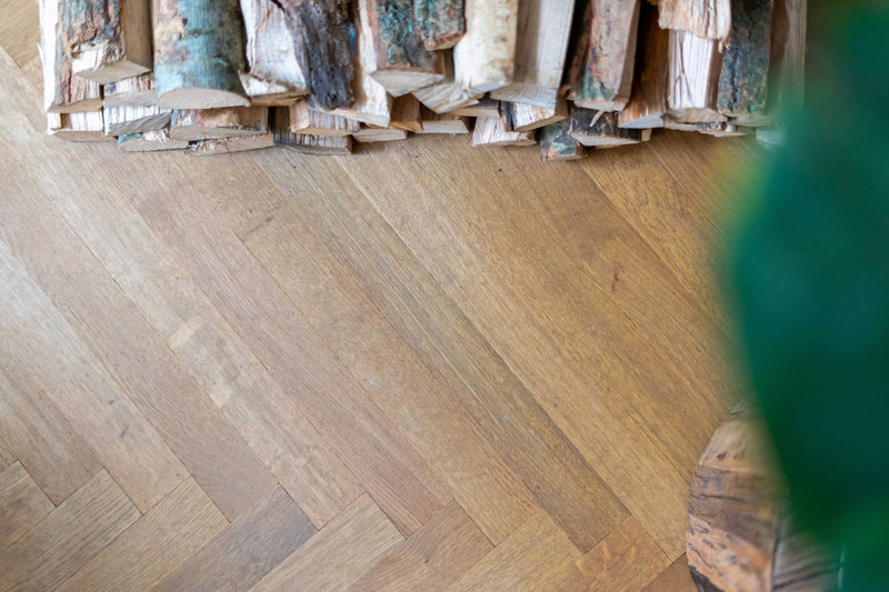 Lange smalle visgraat vloer-Vloerenhuis Amsterdam-Keuken-Visgraat vloer uitgevoerd in lange smalle delen-OBLY