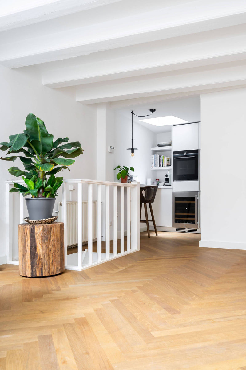 Lange smalle visgraat vloer-Vloerenhuis Amsterdam-Keuken-Visgraat vloer uitgevoerd in lange smalle delen-OBLY