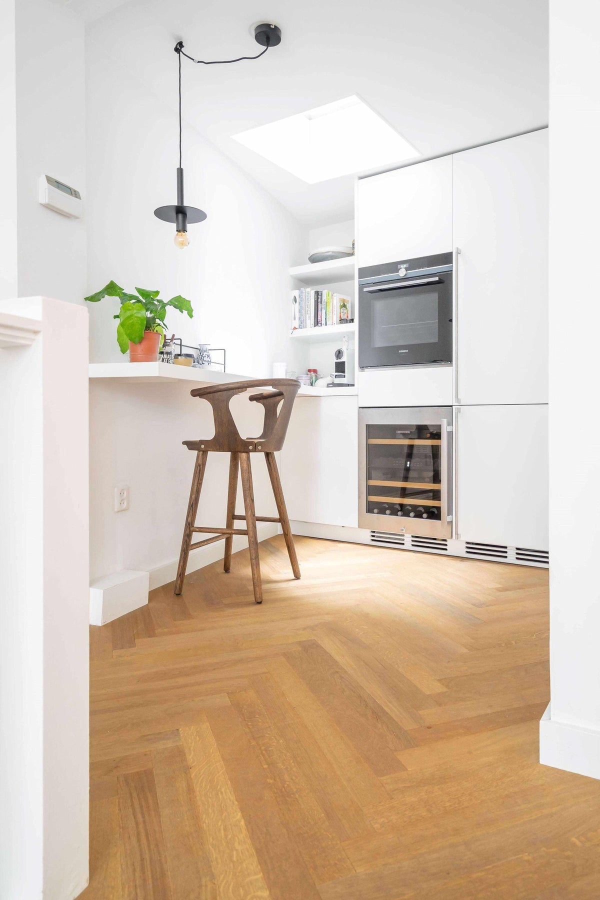 Lange smalle visgraat vloer-Vloerenhuis Amsterdam-Keuken-Visgraat vloer uitgevoerd in lange smalle delen-OBLY