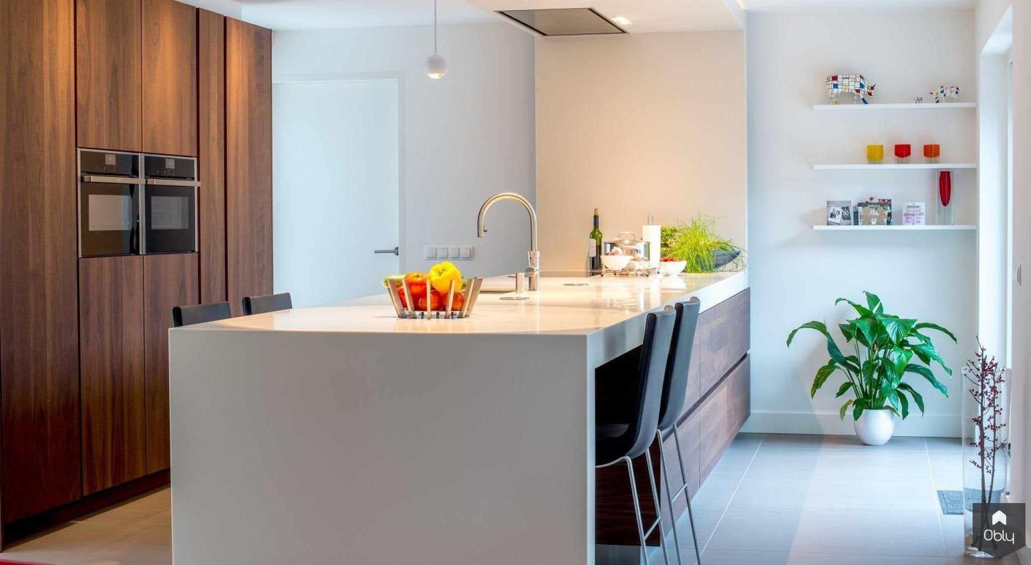Leefkeuken met Corian werkblad en koof.-Cora Techniek-alle,aluminium schuifpui,Corian keuken,Corian werkblad,design keuken,Keuken,luxe keuken,maatwerk keuken,minimalistische keuken,moderne leefkeuken,Quooker keuken,strak werkblad-OBLY