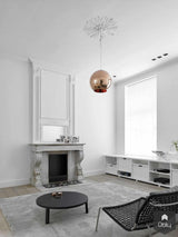 Lichte woonkamer in rijksmonument met Carrara marmer en designklassiekers-Studio Niels-alle,Ambachtelijk detail,Carrara marmer,Interieurontwerp,Licht en ruimtelijk,Moderne mix,Monumentaal,Rijksmonument,Woonkamer-Lichte woonkamer in rijksmonument | Studio Niels-OBLY